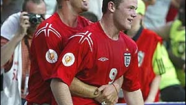 Бекъм окуражава Руни по телефона