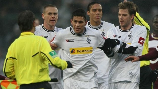 50 000 евро глоба и заточение наложи Гладбах на нападател