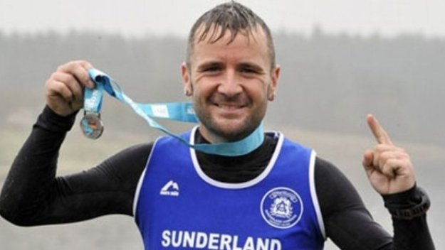 Хитър маратонец си хвана автобус, за да спести сили