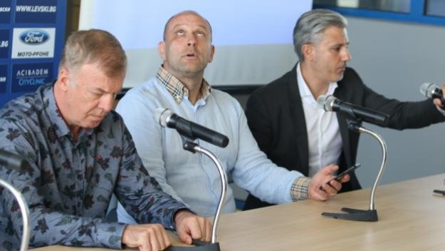 Левски няма да фалира заради Наско Сираков