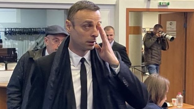 Бербатов откри спортна зала на свое има в родното си училище