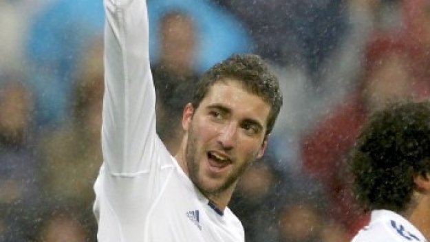 Игуаин отпадна за Барса