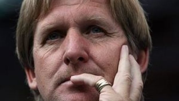 Шустер ироничен след загубата