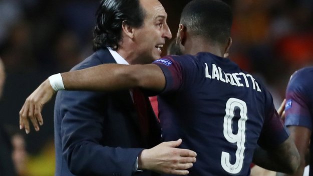 Арсенал предлага нови и подобрени договори на Лаказет и Обамеянг