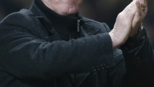 Сър Алекс помага на Барнзли за сблъсъка с Манчестър Сити