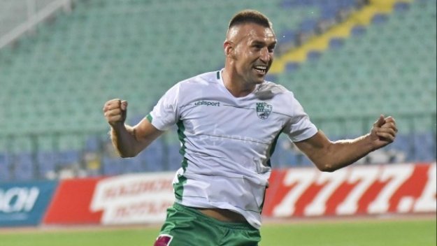 Срам и резил в "синьо"! Берое се подигра с жалкия Левски на "Герена", Камбуров блести с пълна сила