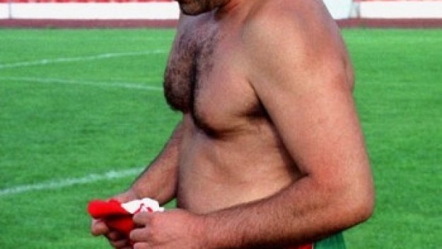 Бойко Борисов в агитката за мача срещу Черна гора