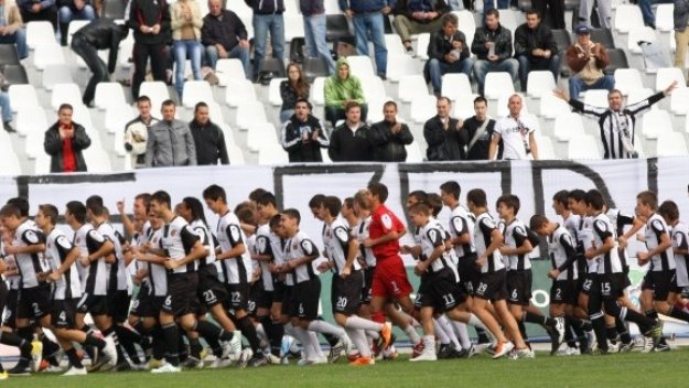 В Локо Пловдив капят като зрели круши