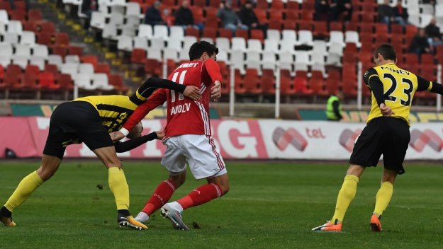 ЦСКА разби Ботев (Пловдив) в София и запазва надежди за титлата