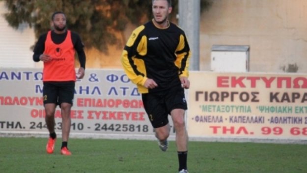 Мъри Стоилов бие шута на Везалов