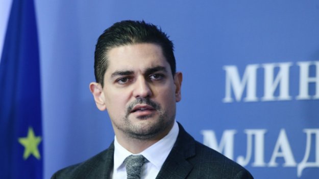 Министър Василев и Стефка Костадинова вече са в Пекин