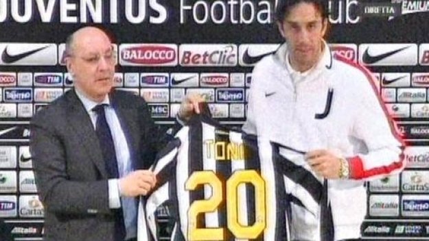 Ювентус привлече Лука Тони