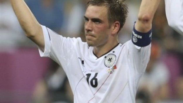 Филип Лам: Пеенето на химна е доброволна работа