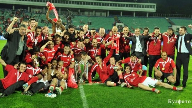 На &quot;Армията&quot; раздадоха пари