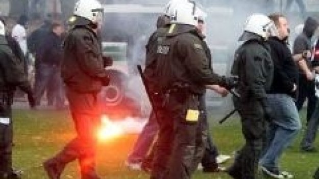 Германската полиция скочи на футболния съюз