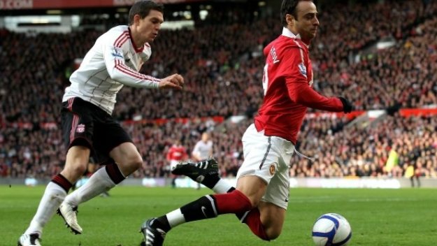 Юнайтед би шута на Пул за Купата в дебюта на Далглиш