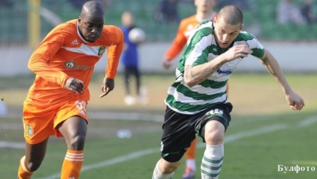 Литекс остава в битката за Европа след успех над Локо София