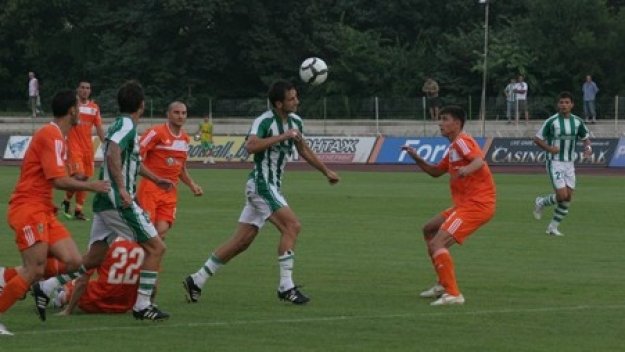 8 клуба от &quot;А&quot; група заплашени да не получат лиценз