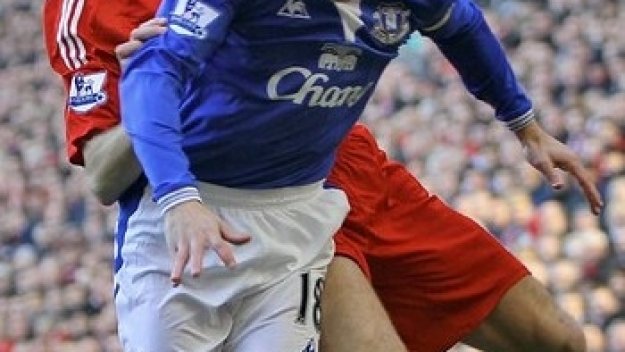 Фил Невил се завръща в игра