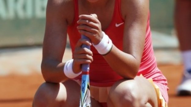 Азаренка на крачка от сензационна загуба в Париж