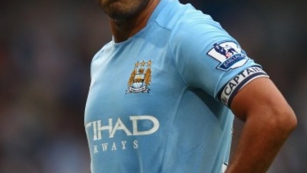 Тевес наплю по жесток начин Манчестър