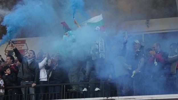 5000 ултраси ще викат за Локо Пловдив срещу Локо София