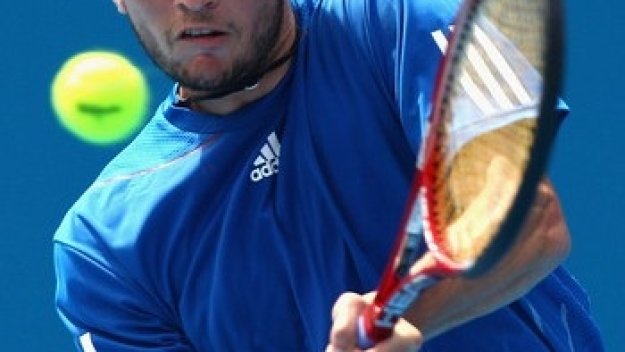 Симон удължи черната серия на Давиденко