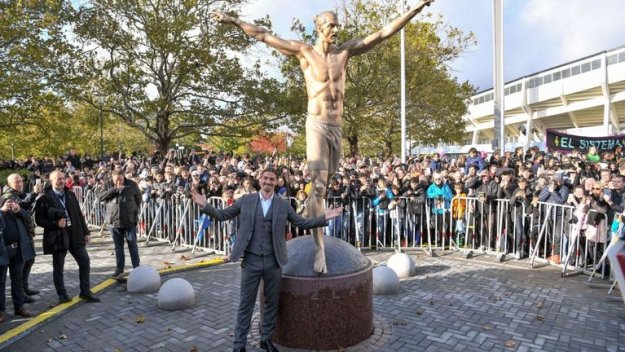 Почетоха Златан със статуя в Швеция