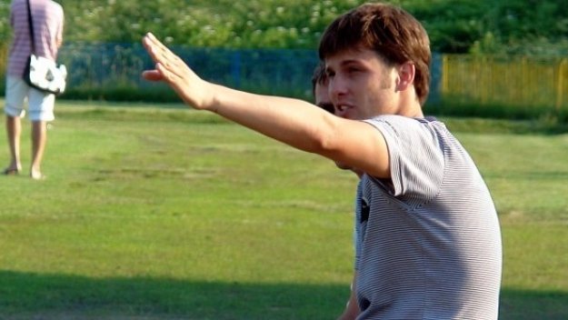 Треньор на Локо Пловдив бие играчите, взима и дрога