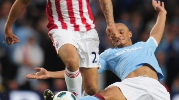 Джон Карю премина в Уест Хем