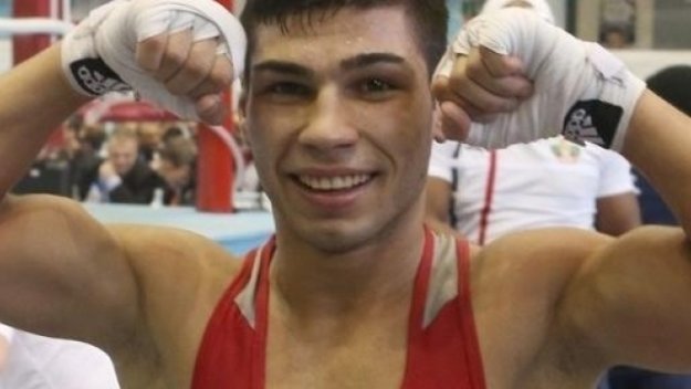 Скандално съдийство изхвърли Дани Асенов от Световното по бокс