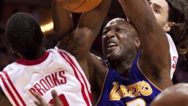 И Хюстън успя да се справи с Лейкърс