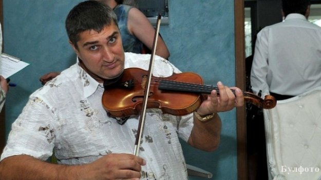 Любо Ганев надъхва националите с музика