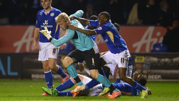 Каспер Шмайхел изработи гол за Лестър