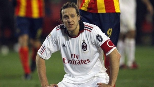 Милан освободи капитана Амброзини