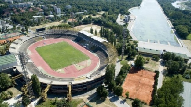 Локо и Ботев копират Милан и Интер