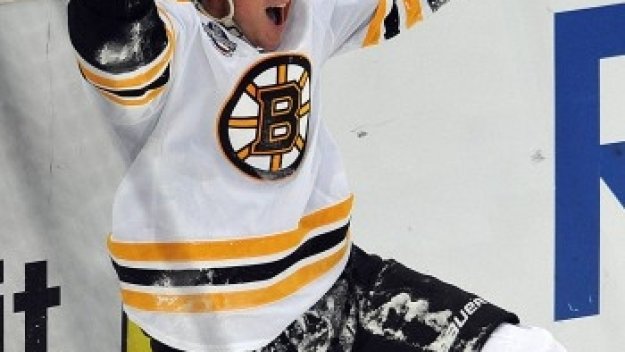 4 победи за гостите в НХЛ