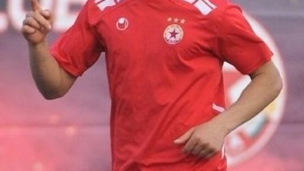 Етър прилапа Муши