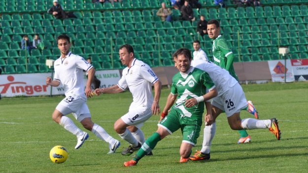 Славия крачи уверено към спасението след класика срещу Нефтохимик