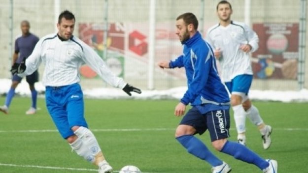 &quot;Акулите&quot; продължават да мачкат