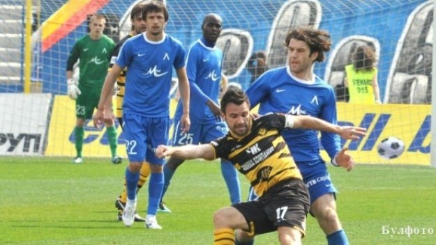 Левски сменя половин отбор