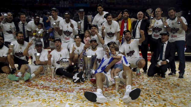 И в Реал се отдадоха на мъжки ласки + СНИМКА