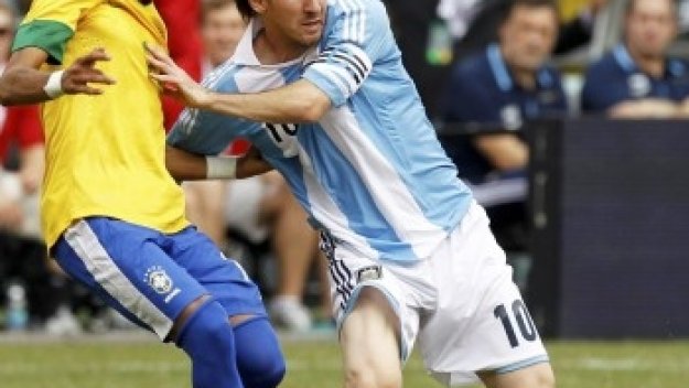 Меси се приближи на 8 гола от Марадона