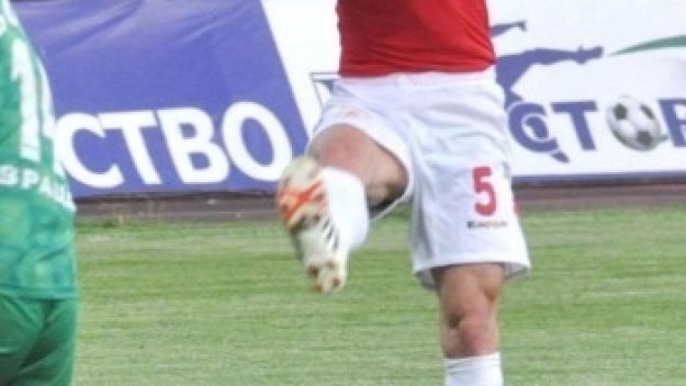 Капитанът на ЦСКА на лечение при сръбкиня