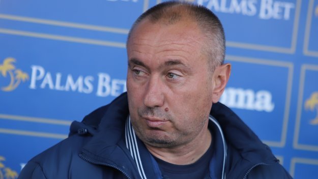 Мъри Стоилов се поклони пред феновете на Левски