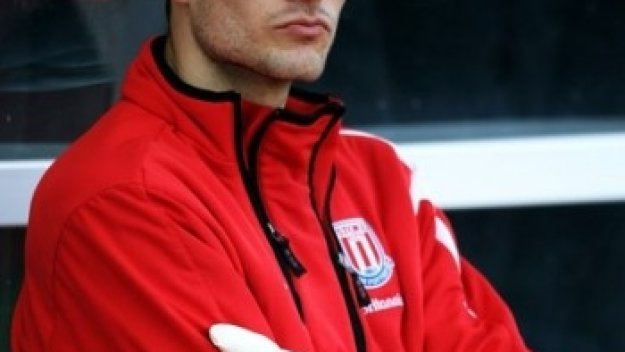 Челси дава на Стоук Рос Търнбул плюс пари за Бегович