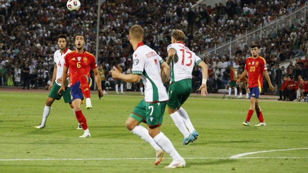 Оперираха национал на България
