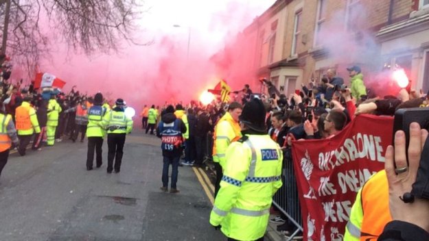 Разбиха автобуса на Сити преди мача