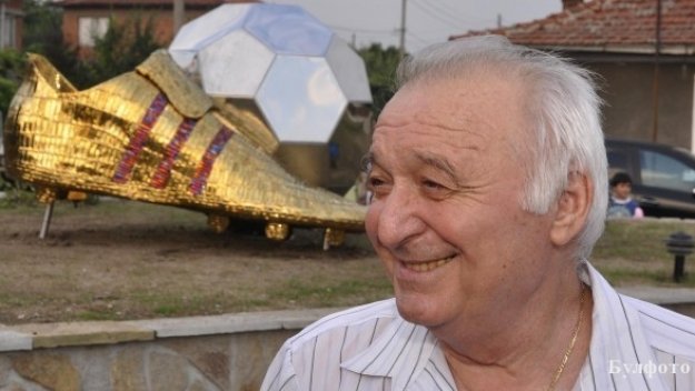 Жеката за Меси: Десният крак му служи само за подпиране