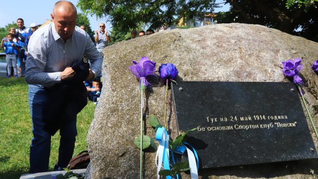 Мъри Стоилов се закани Левски да става още по-добър
